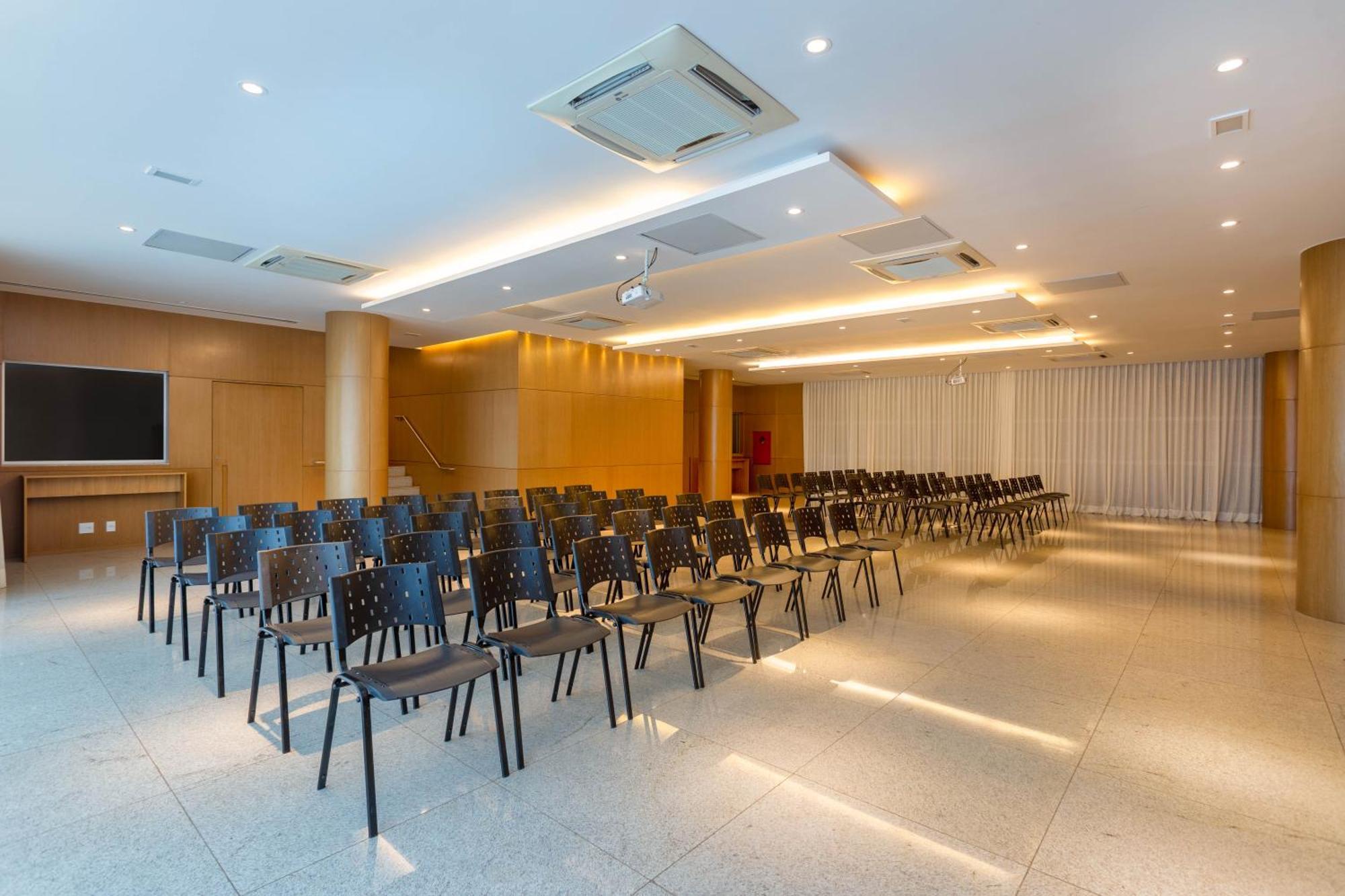 Ramada By Wyndham Alvorada Hotel 4*